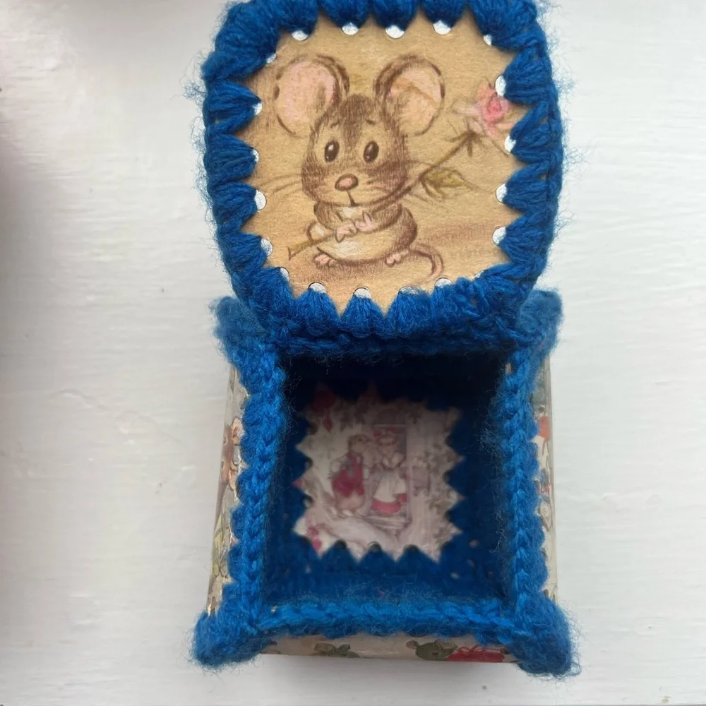Vintage Handmade Christmas Mouse Gift Boxes (Set of 2) - Picture 5 of 7